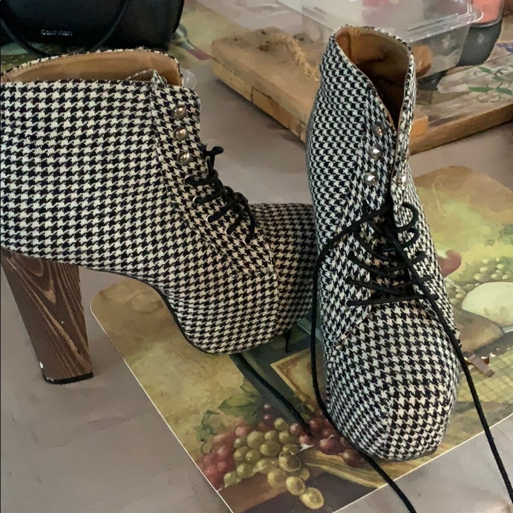 Houndstooth heels